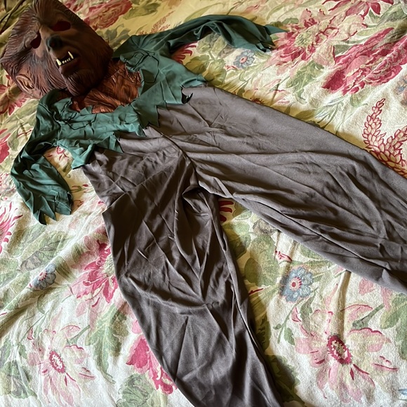 The WOLFMAN Universal Studios Costume Body suit + Rubber Mask Size Child S 4-6 - Picture 2 of 16